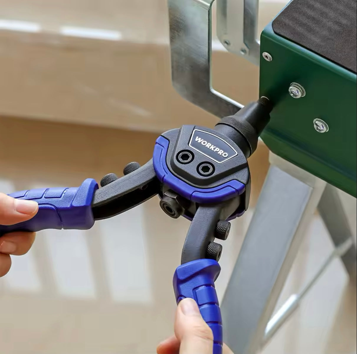 WORKPRO 10” Riveter Gun