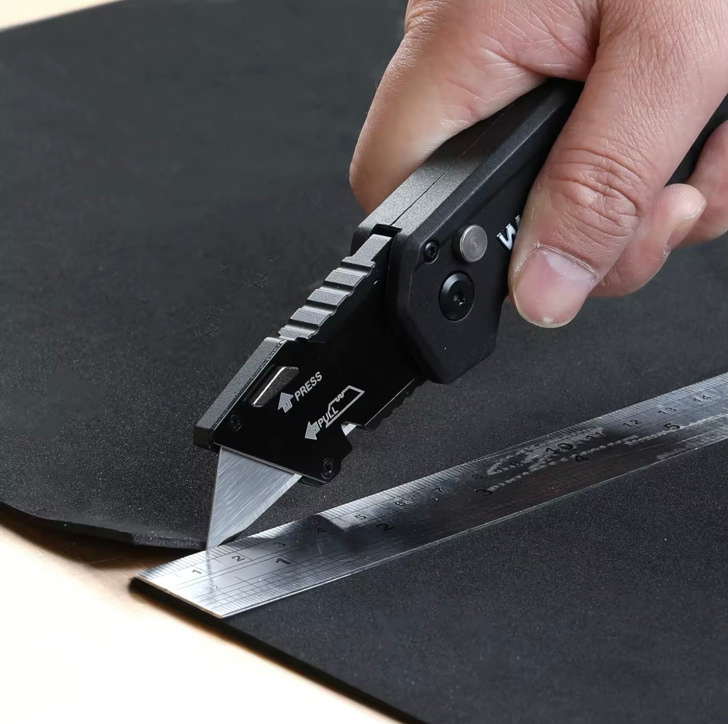 WORKPRO Folding Utility Knife, Quick Change Blade, Lightweight Nylon Handle w/ 10Pc Extra Blades